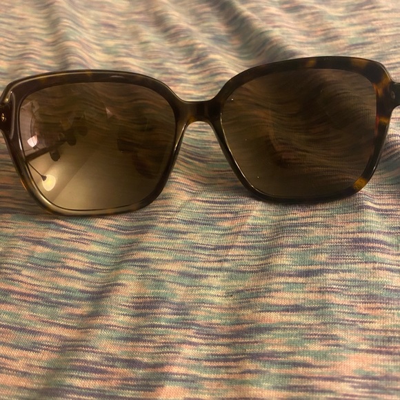 Women’s Prada sunglasses made in Italy😎 - Picture 8 of 8